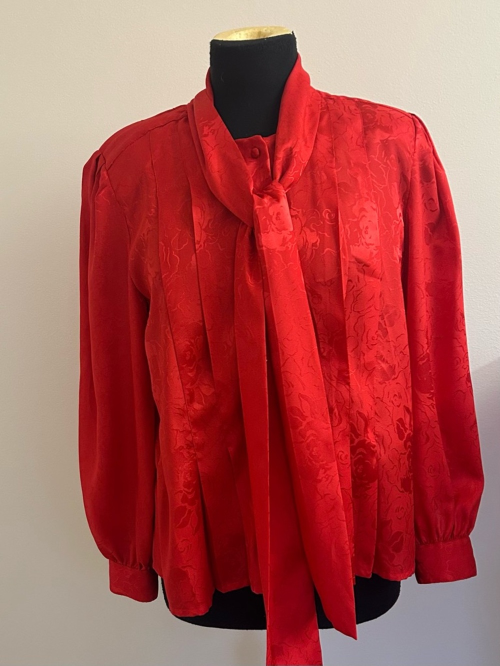 Vintage Woodward Red Tie-Neck Women's Blouse. Size 12